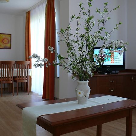 Apartamento Szerencsemák Panzió Kehidakustány Habitación foto