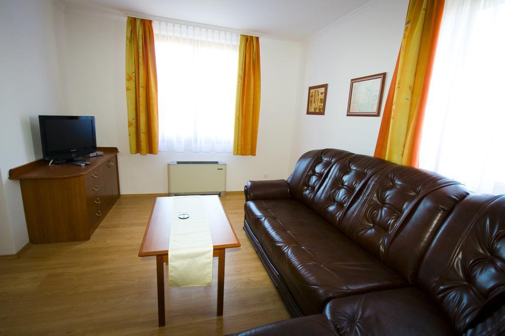 Apartamento Szerencsemák Panzió Kehidakustány Habitación foto