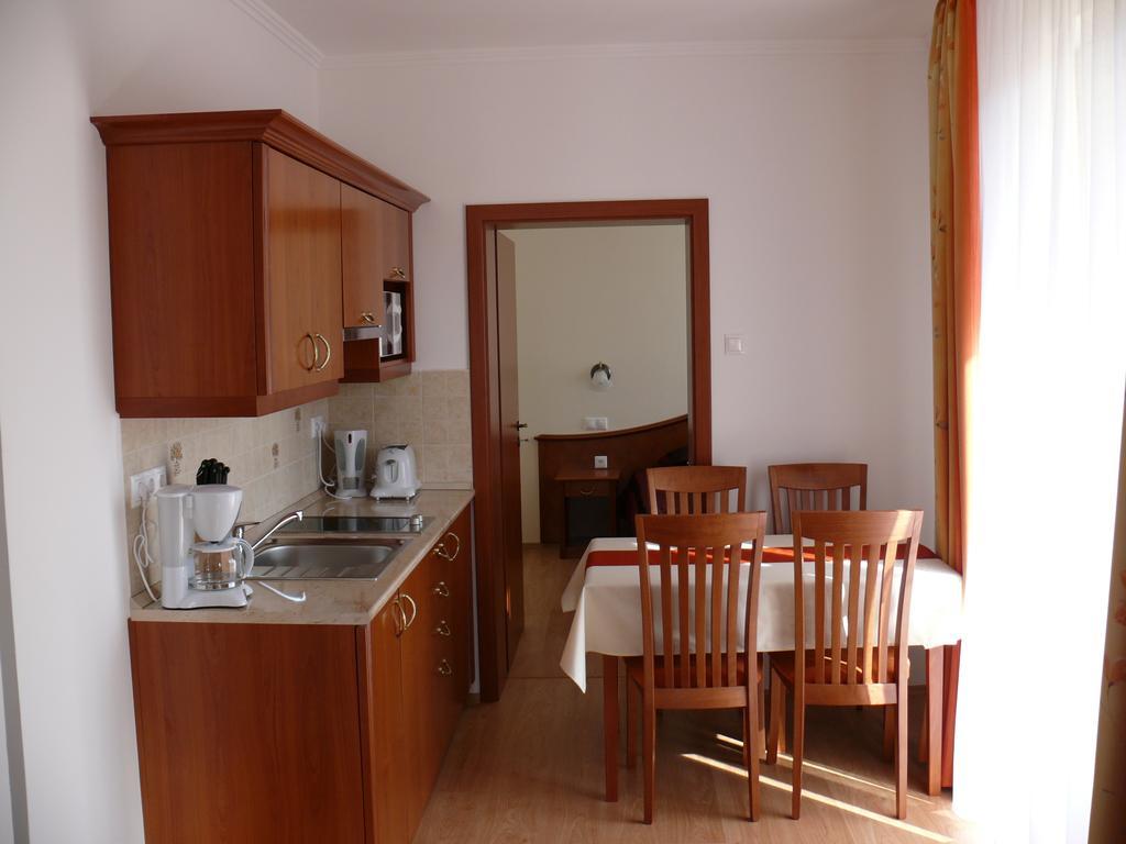 Apartamento Szerencsemák Panzió Kehidakustány Habitación foto