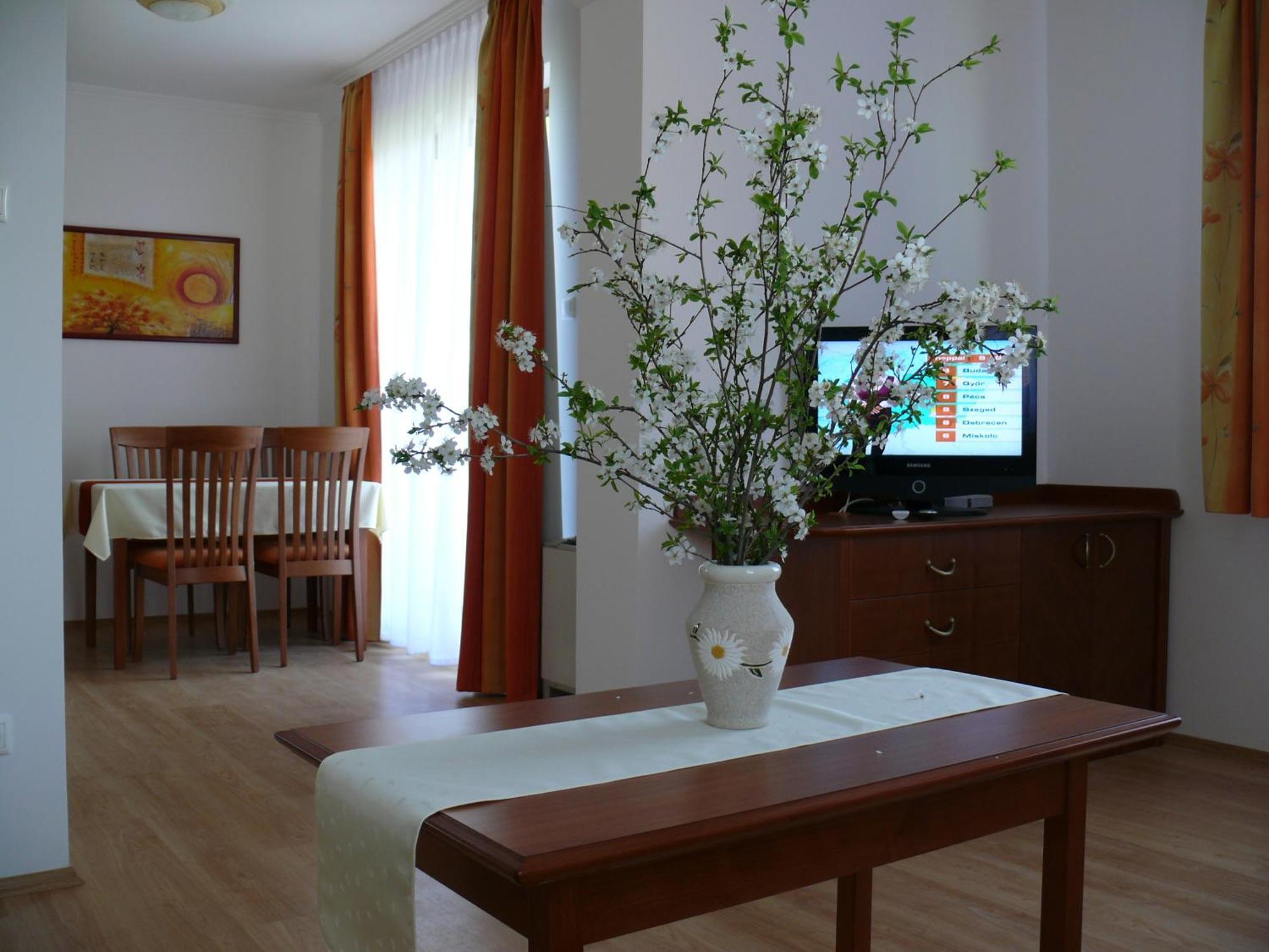 Apartamento Szerencsemák Panzió Kehidakustány Habitación foto