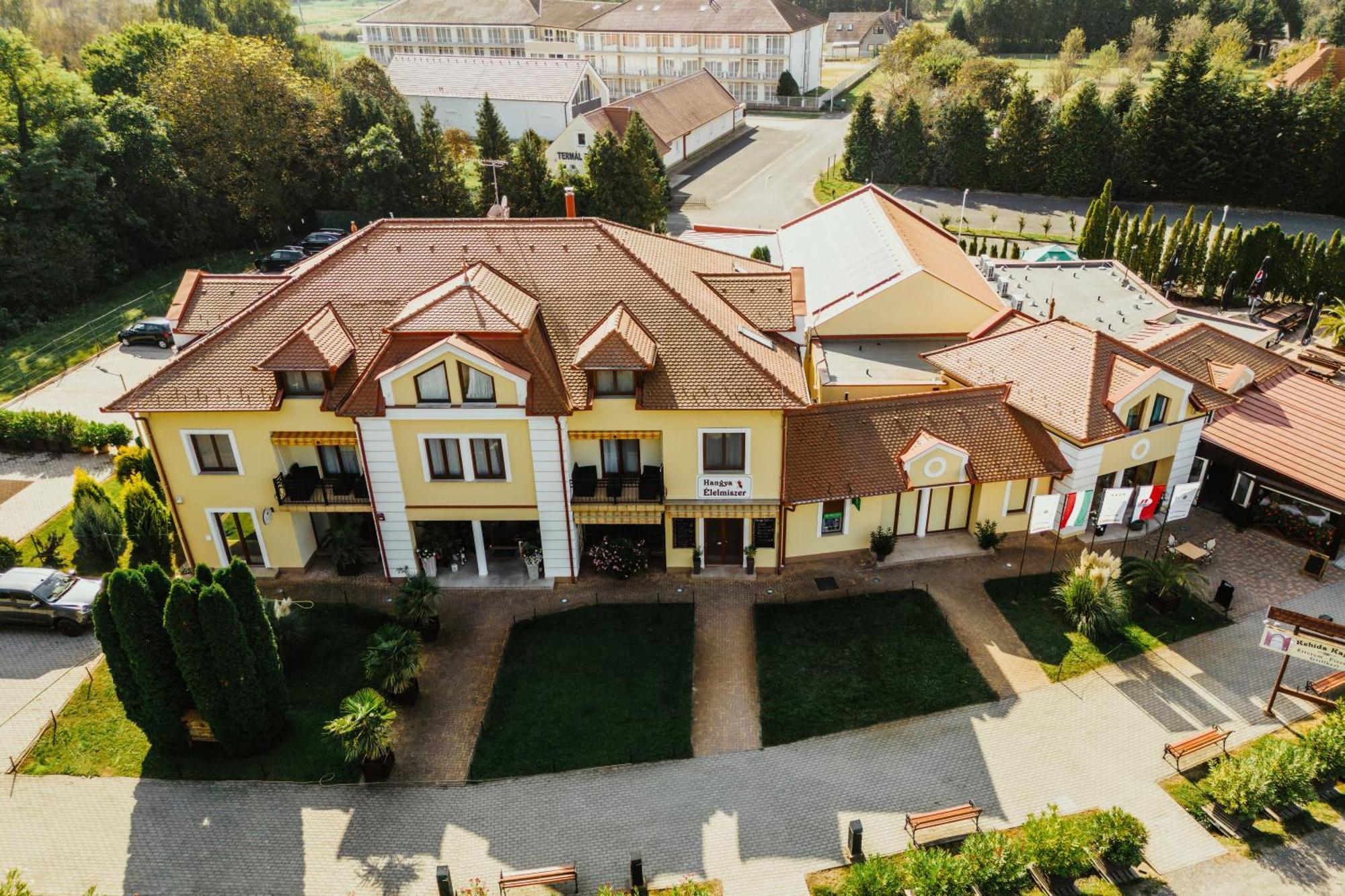 Apartamento Szerencsemák Panzió Kehidakustány Exterior foto